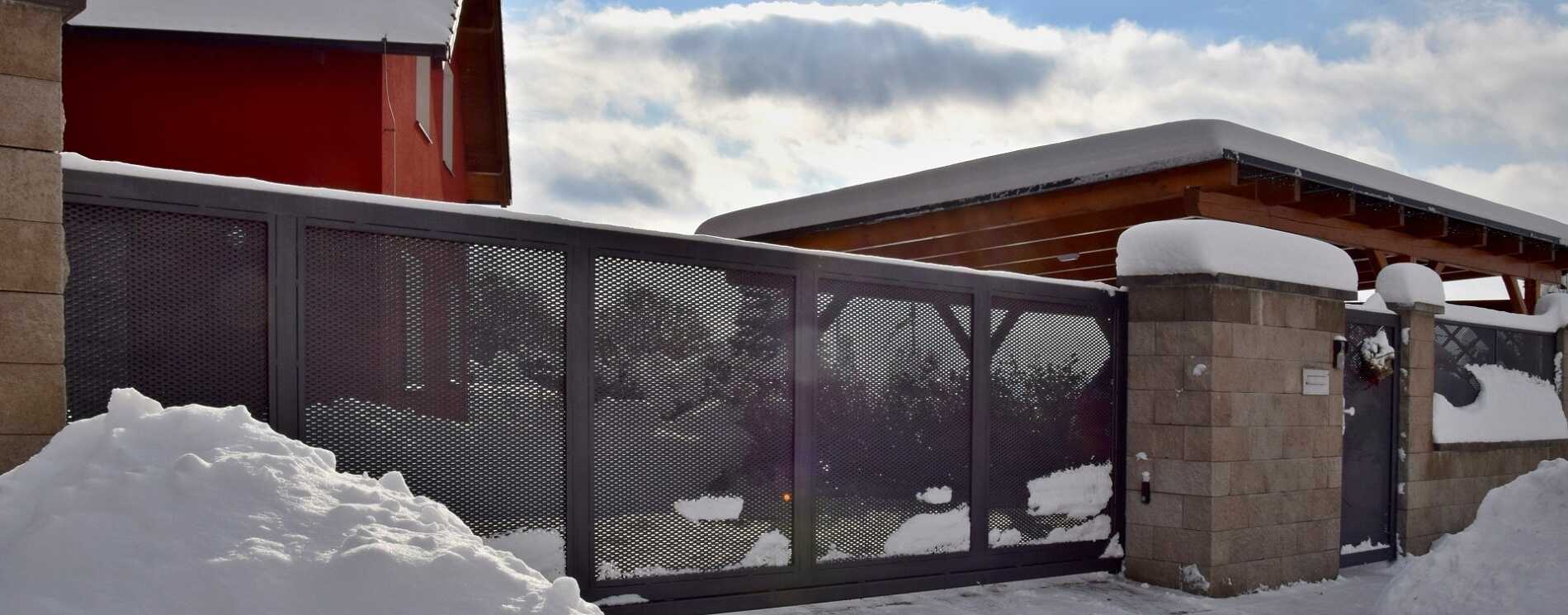 Zima - samonosná brána TAHOKOV