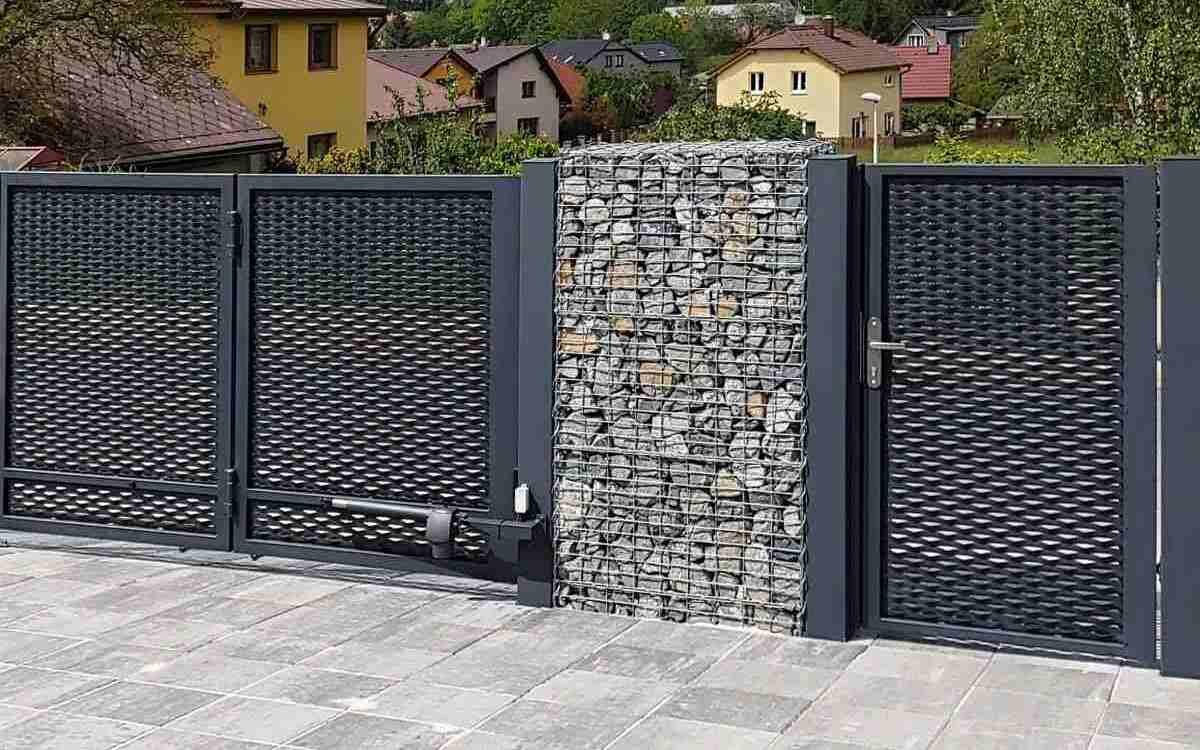 Substantial density Carry Výroba a montáž - kovový plot, brána, branka (www.plotyodoty.cz)