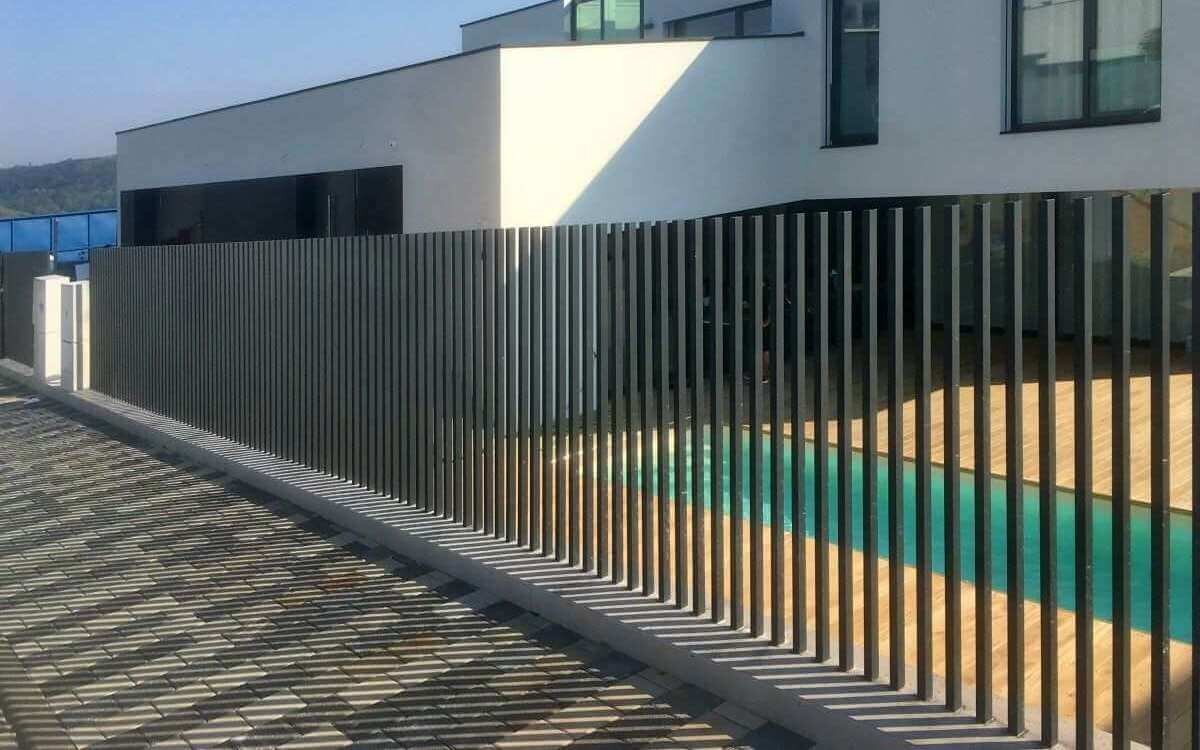 Kovový plot MODERN